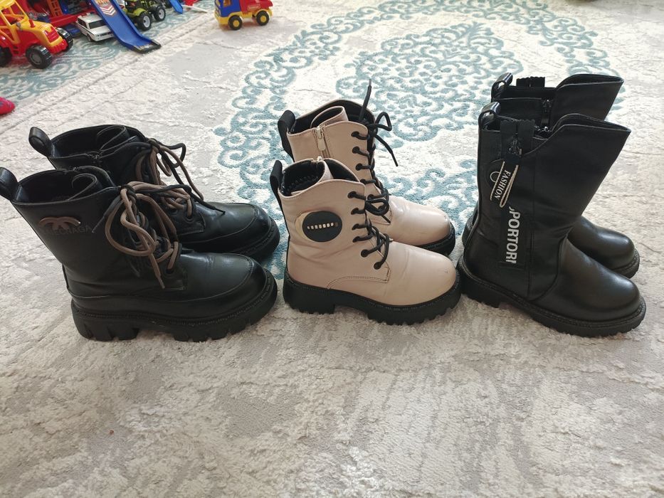 Продам зимние сапоги для девочек.