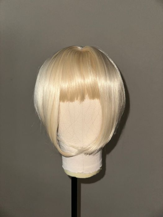 Къса руса перука с реалистичен скалп