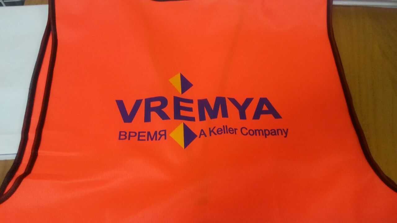 Печать логотипов на спецодежде.