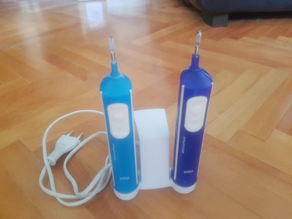 Vând periuțe  de dinți electrice Braun
