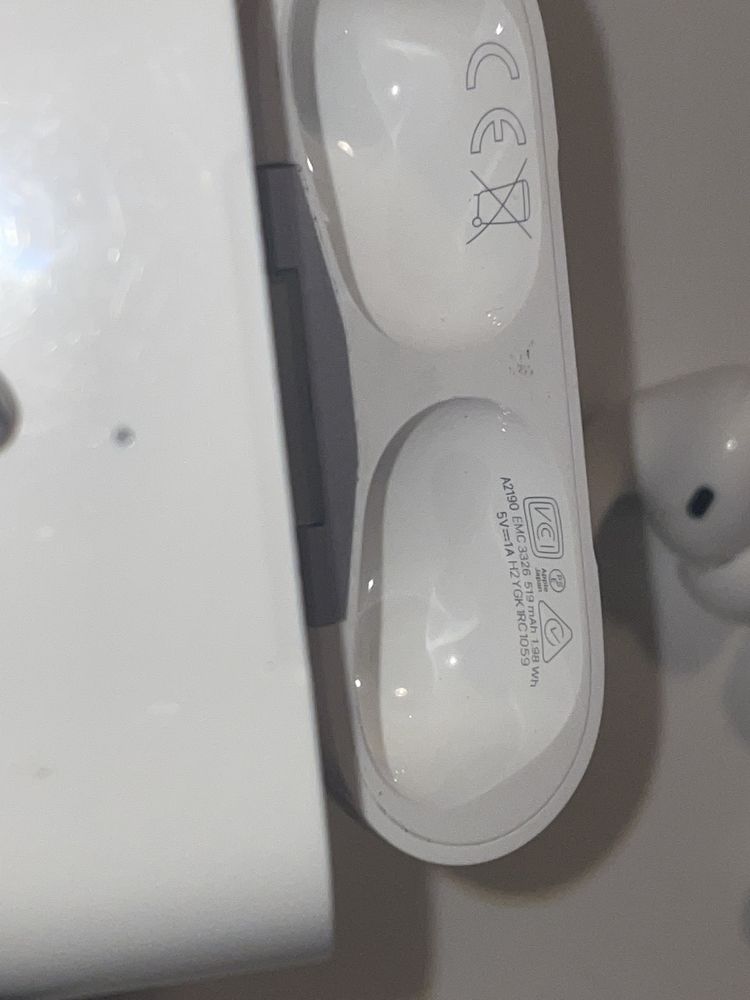 Airpods pro with magsafe case