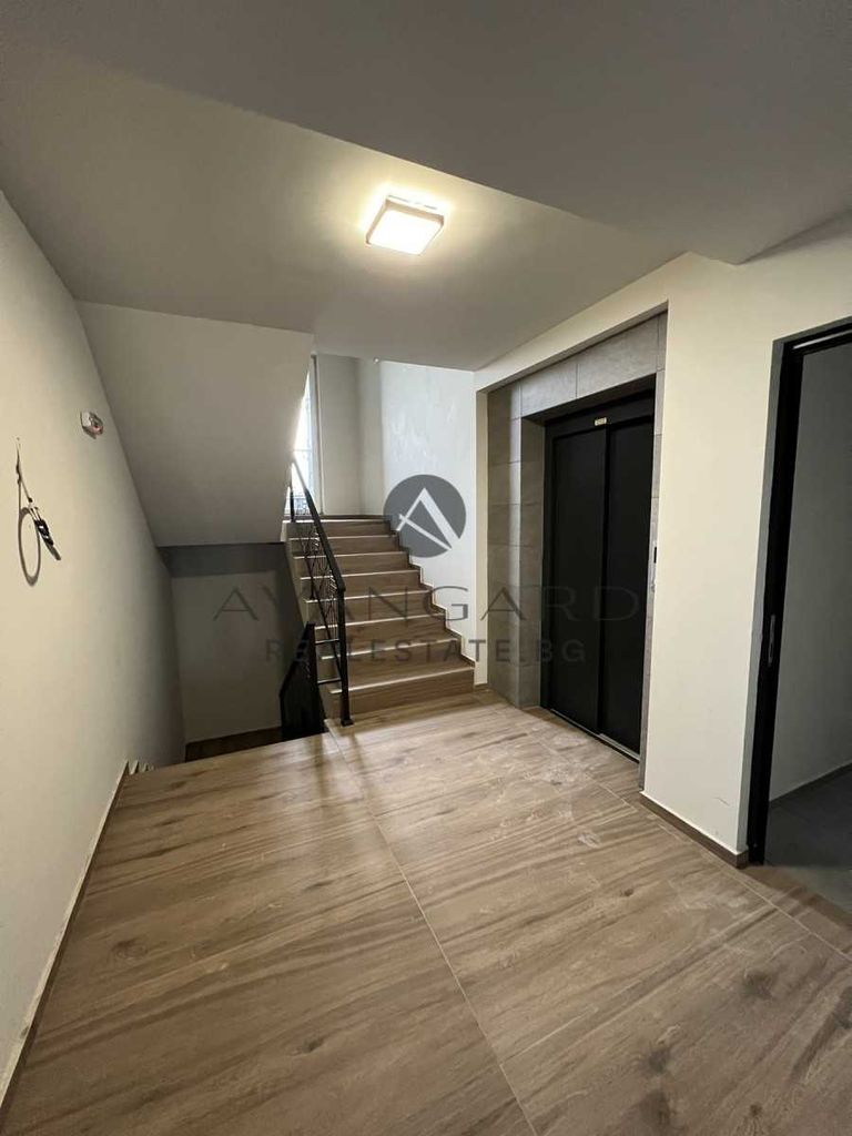 Продава се Тристаен апартамент в Пловдив, Остромила - 206 кв.м за 882 €/кв.м - Снимка #9