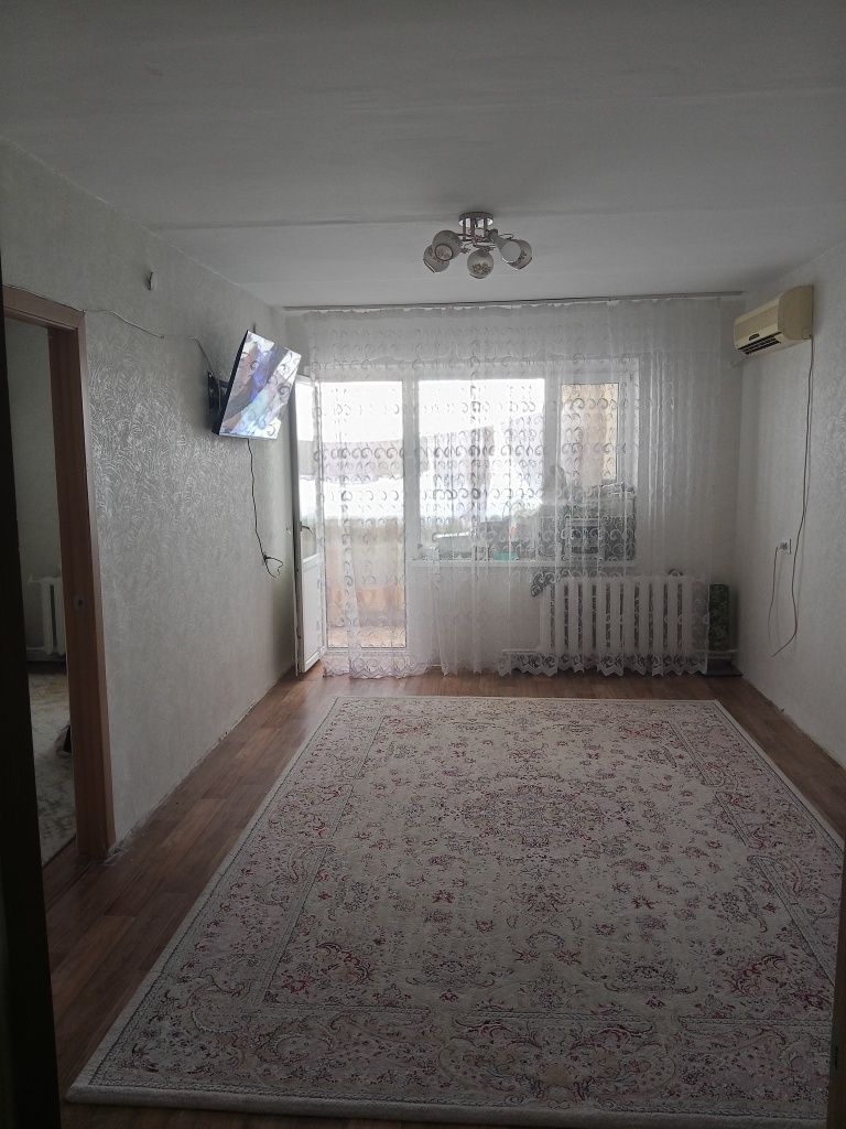 Продается 2-ух, ком. кв в 4 мкр 49 д. г/д 4-этаж.