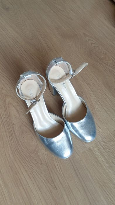 Pantofi cu toc argintii 35