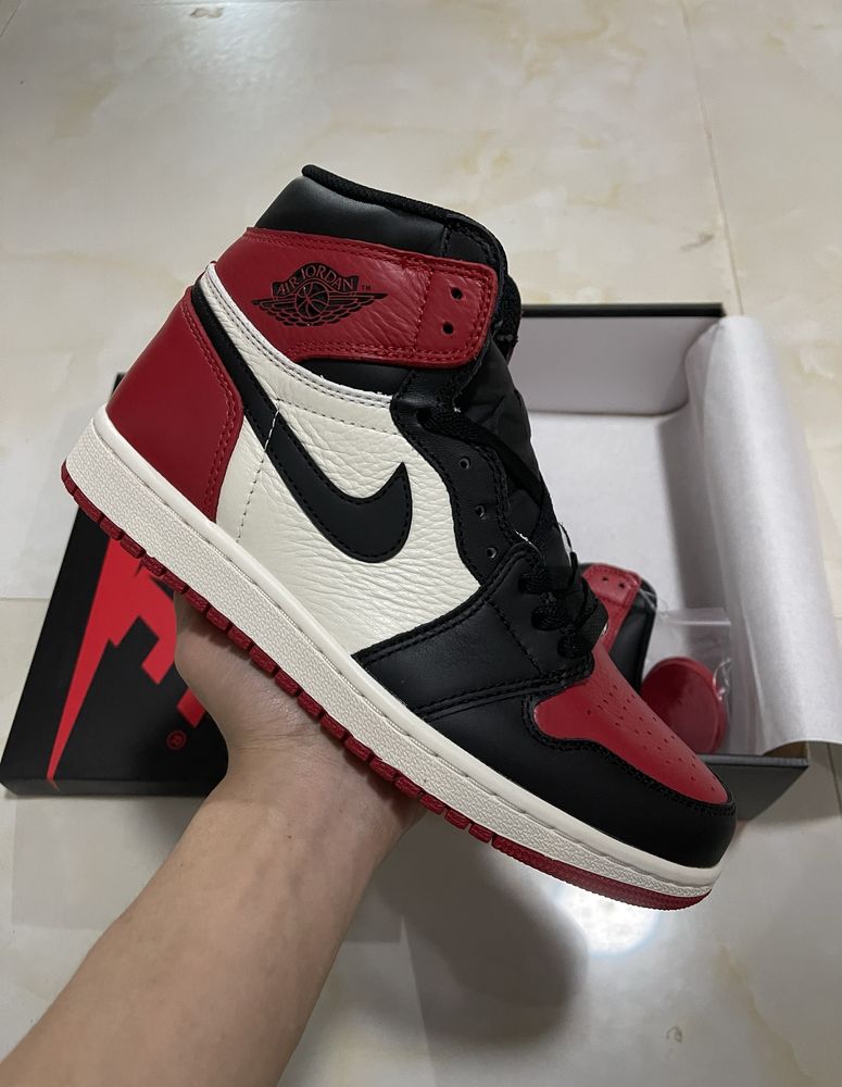 Air Jordan 1 Retro High Bred Toe