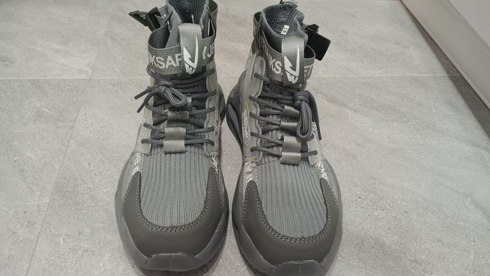 Специальные кроссовки на черновую работу