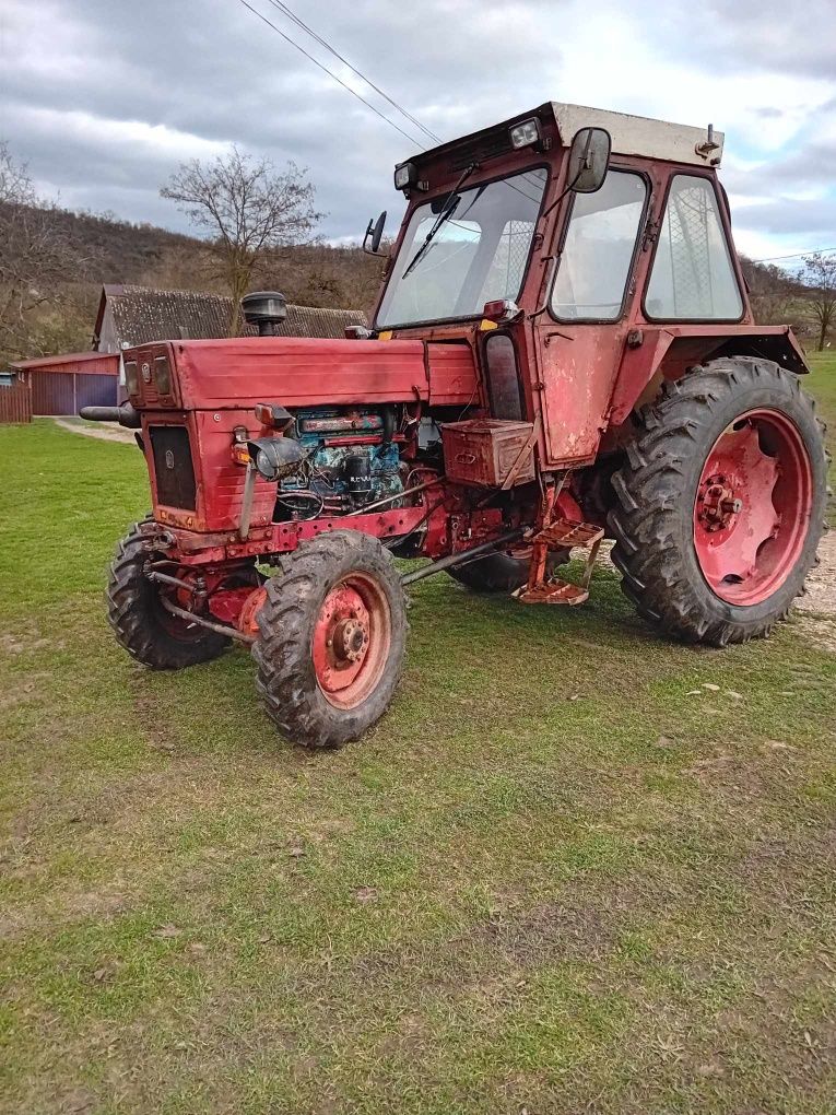 Vând tractor U651 4×4