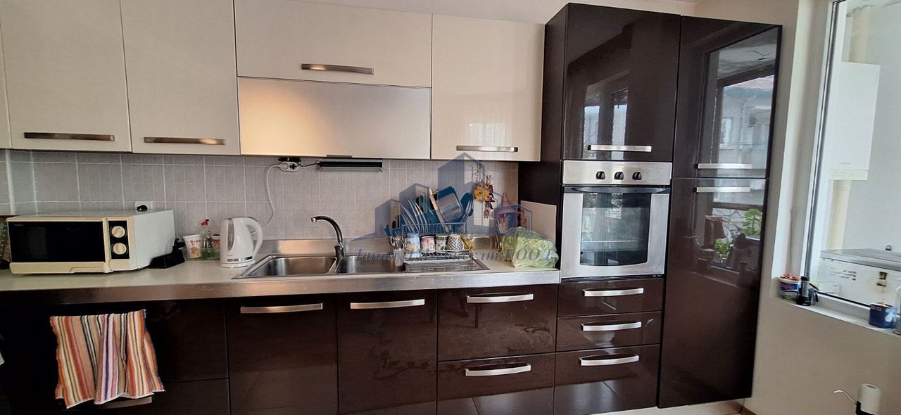 Продава се Тристаен апартамент в Шумен, Център - 98 кв.м за 1458 €/кв.м - Снимка #4
