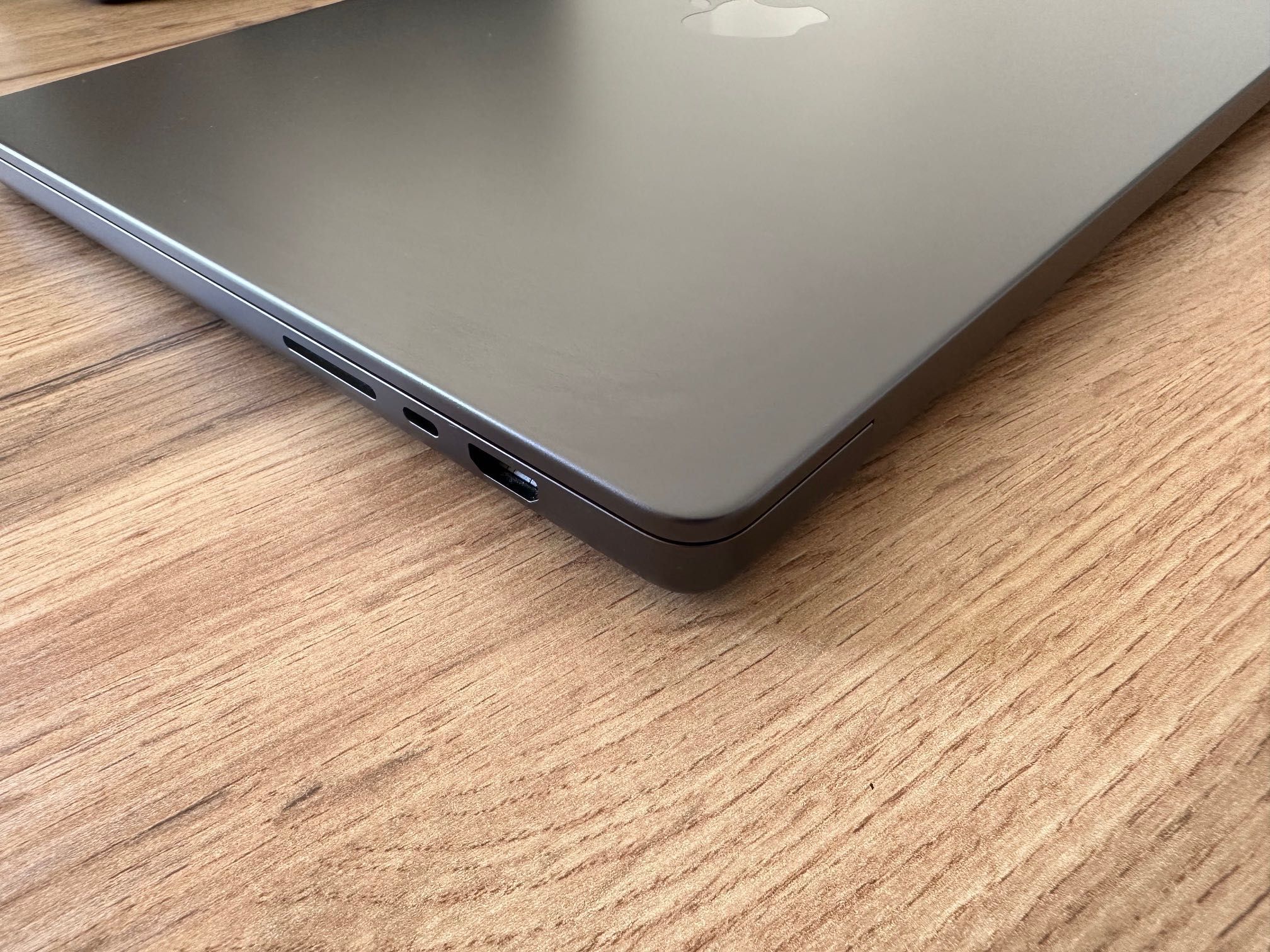MacBook Pro 16" M4 PRO Chip 14-CPU/20-GPU/24RAM/ 4TB SSD В ГАРАНЦИЯ