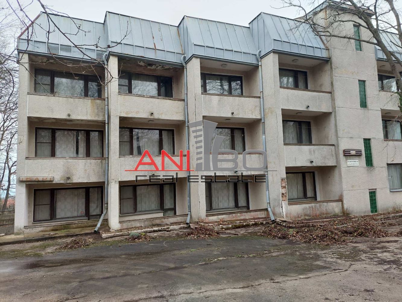 Хотел в Варна, област-м-т Ален Мак площ 1500 цена 675000