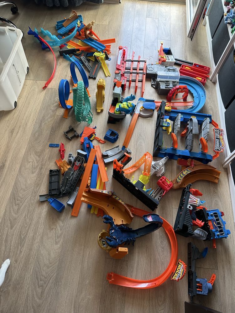 Писти Hot Wheels различни комплекти