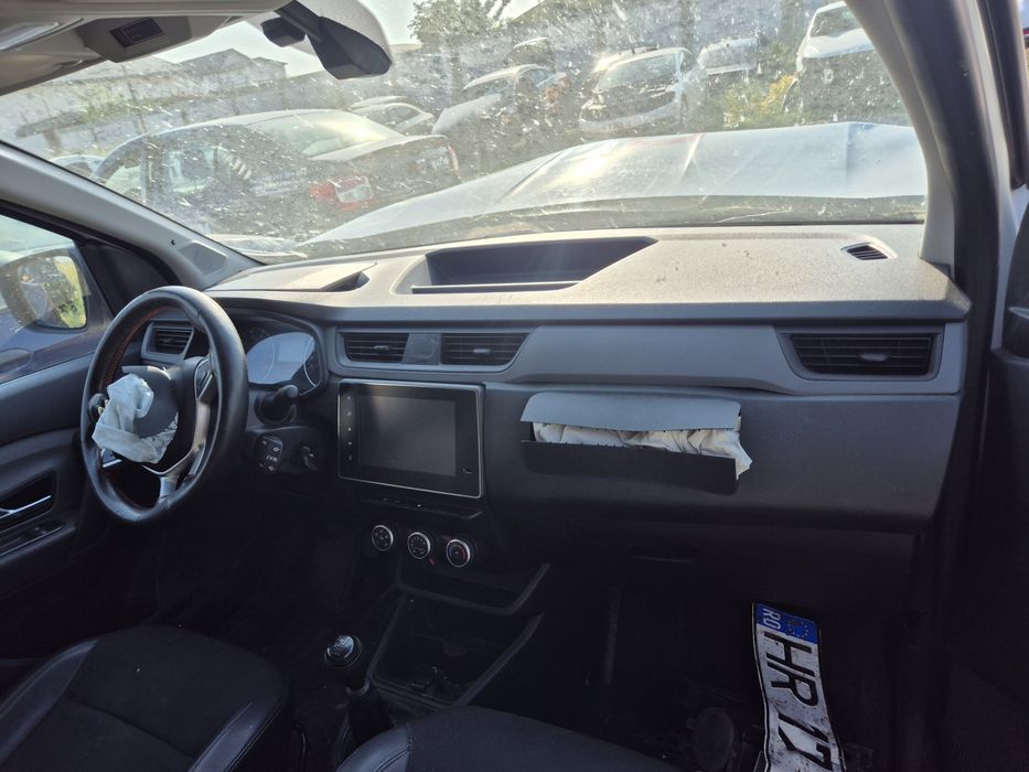 Dacia express avariat lovit