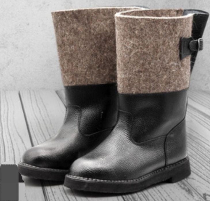 Продам новые зимние сапоги 43го размера 10000т