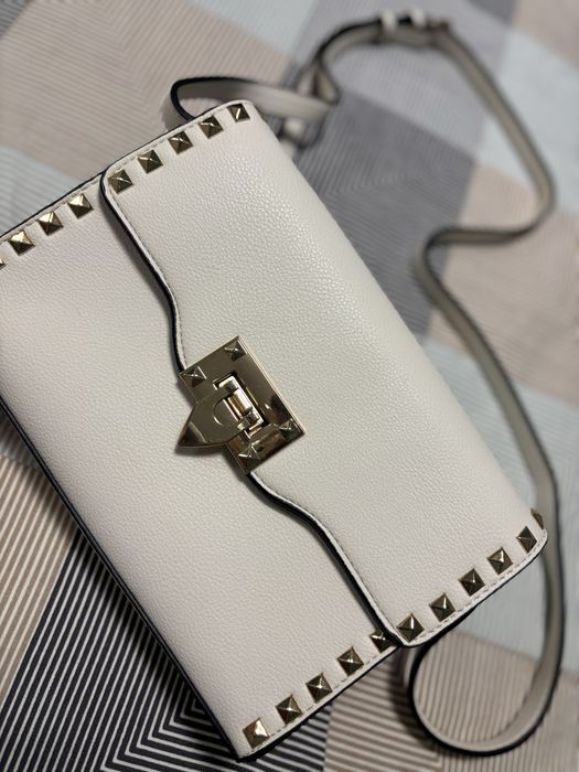 Малка кремава чанта DeeZee