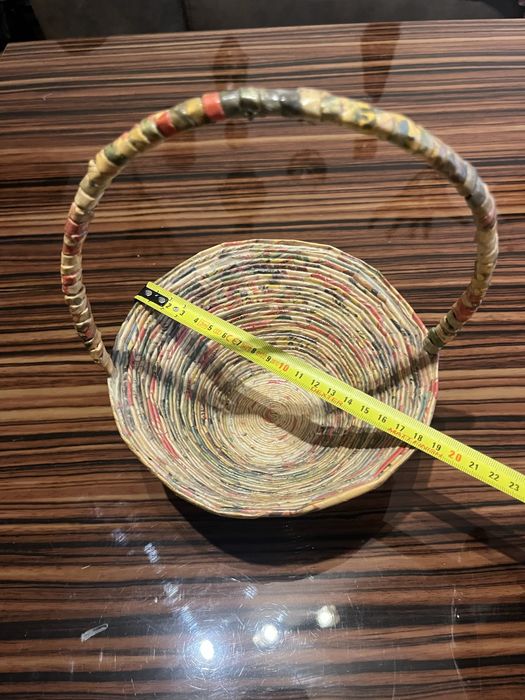 Cosulet cu maner din ziare