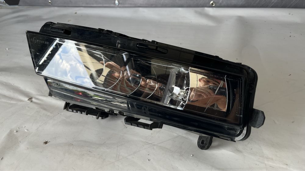 Десен и ляв халоген Skoda Octavia 3 (2012-2019)