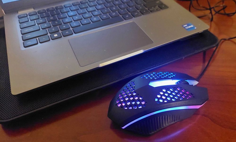 Mouse gaming cu iluminare