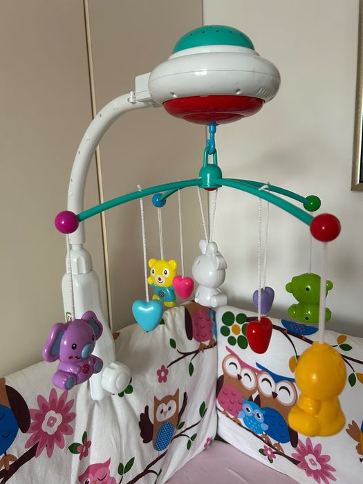 Carusel pătuț bebeluși