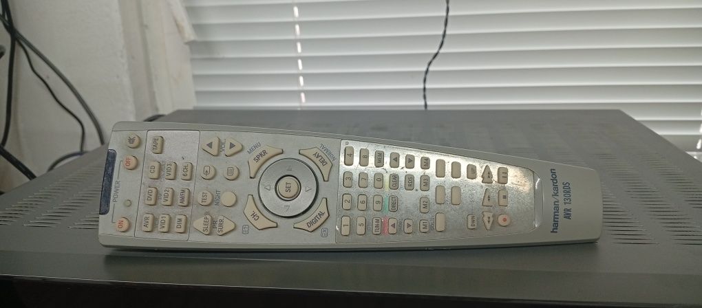 Ресивър HARMAN KARDON avr-135/230