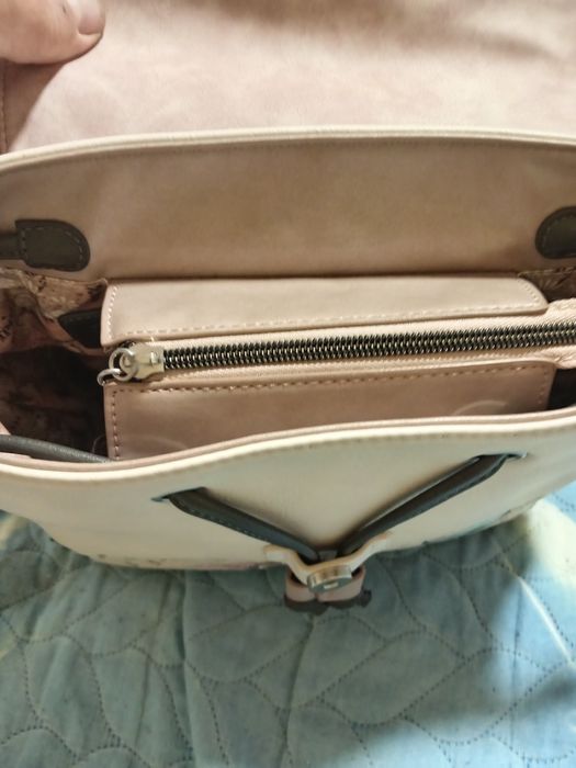 Продавам дамска раница