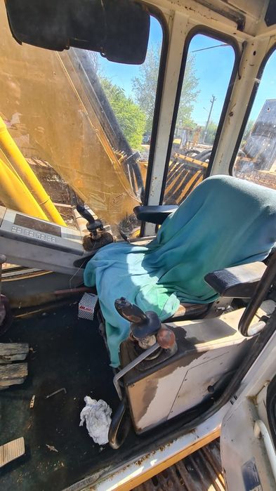 Excavator de vânzare