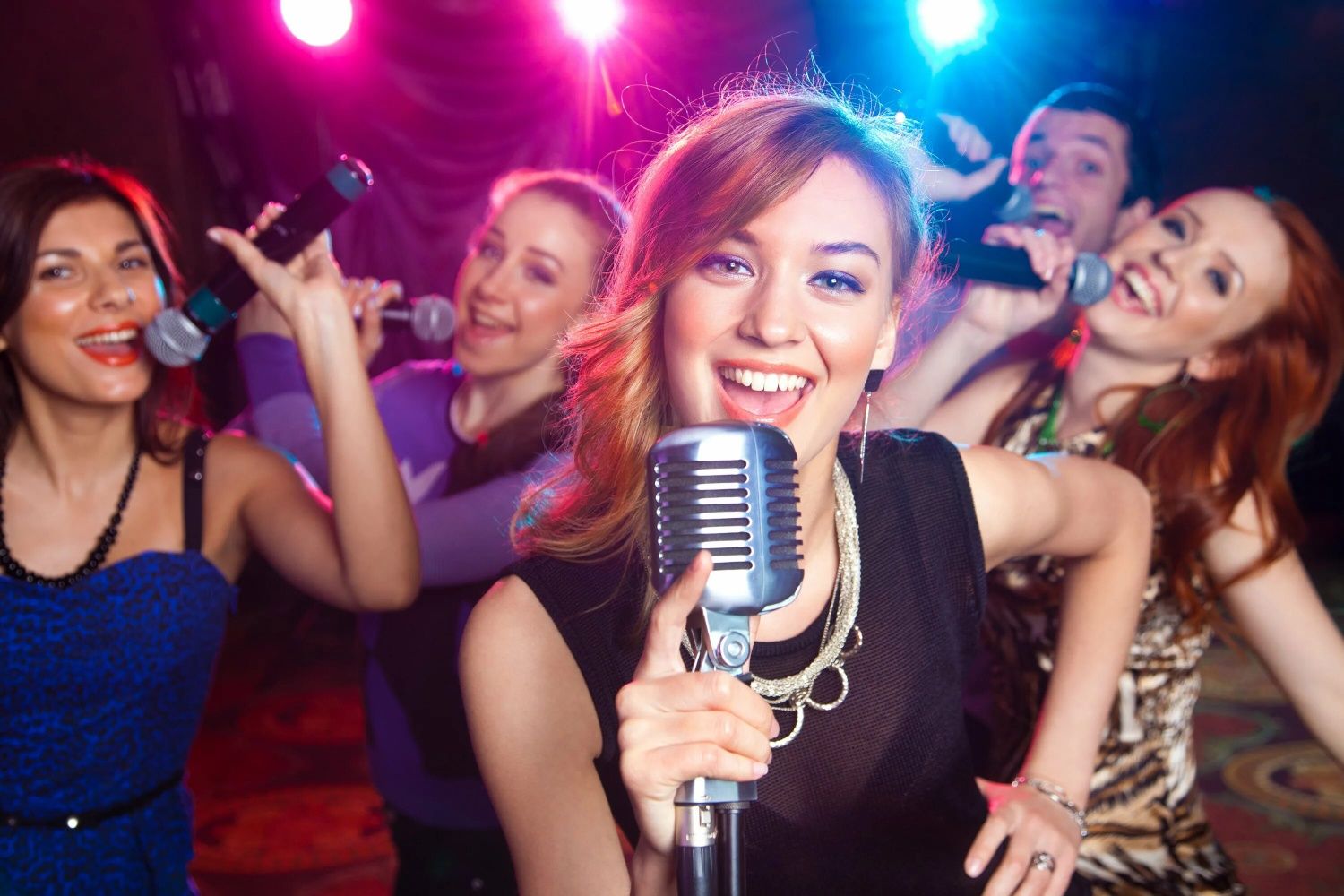 DJ XIZMATLARI 400 ming so'm, tadbirlar uchun. Karaoke xizmati zakazga