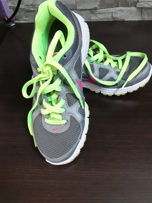 Adidași Nike 37,5