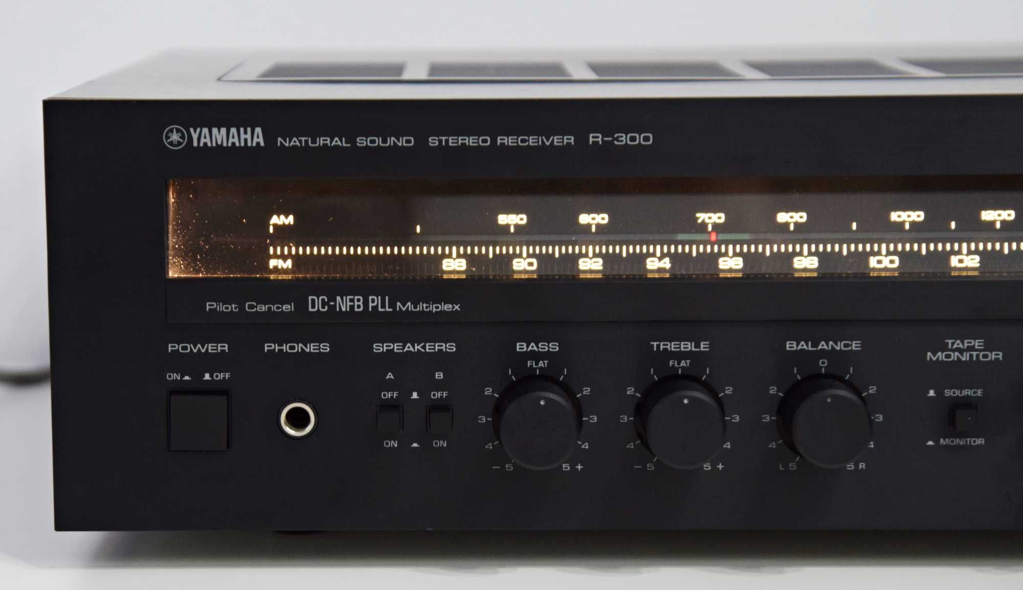 Amplituner Yamaha R-300, amplificator
