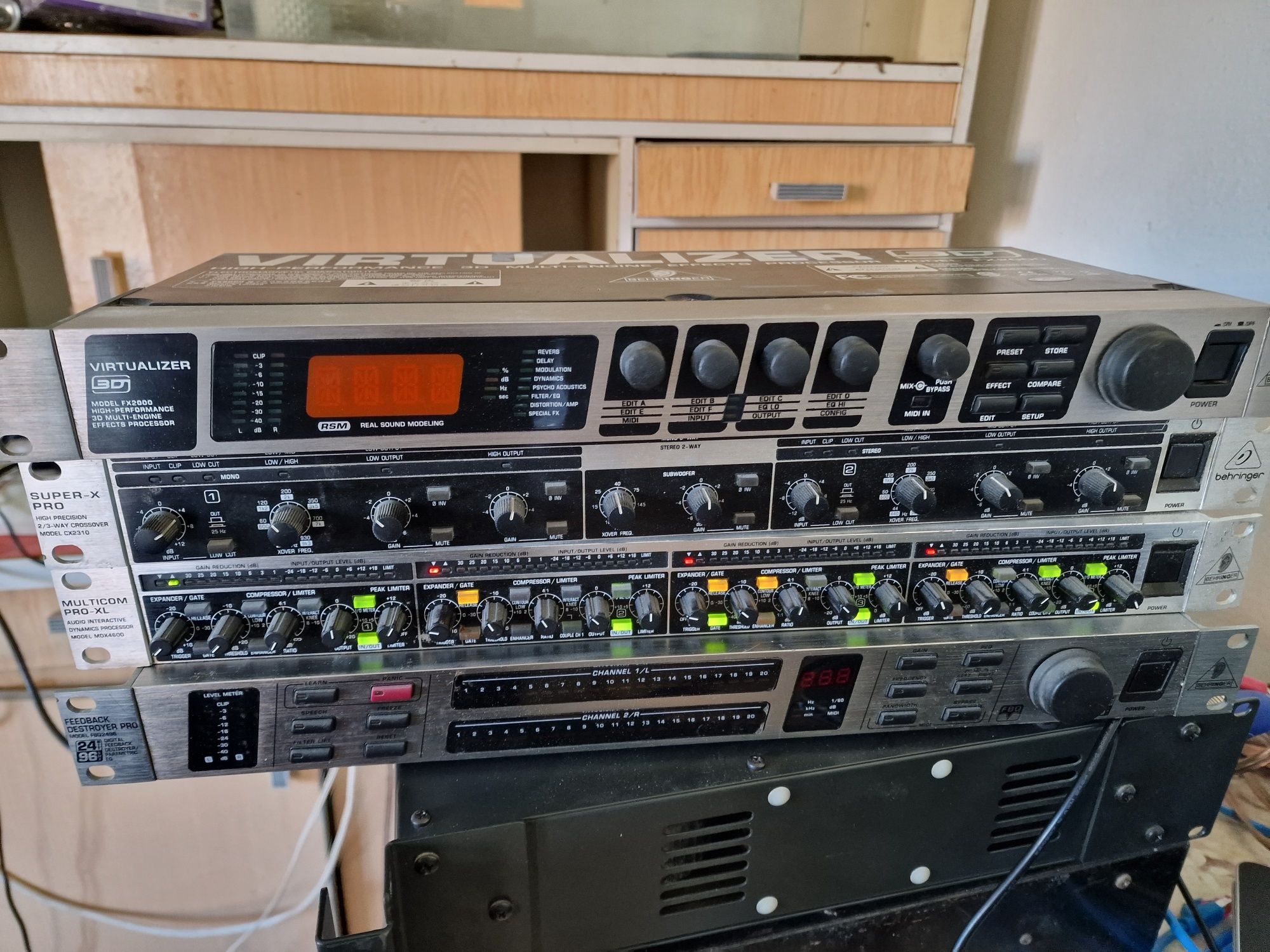 Diverse behringer
