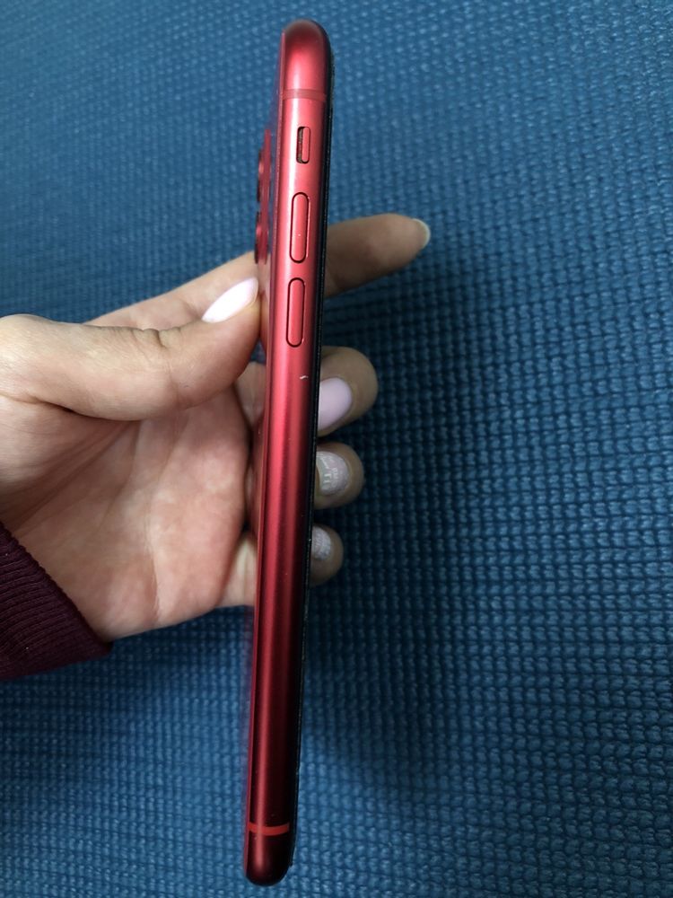 Продам iPhone 11 64gb product red красный