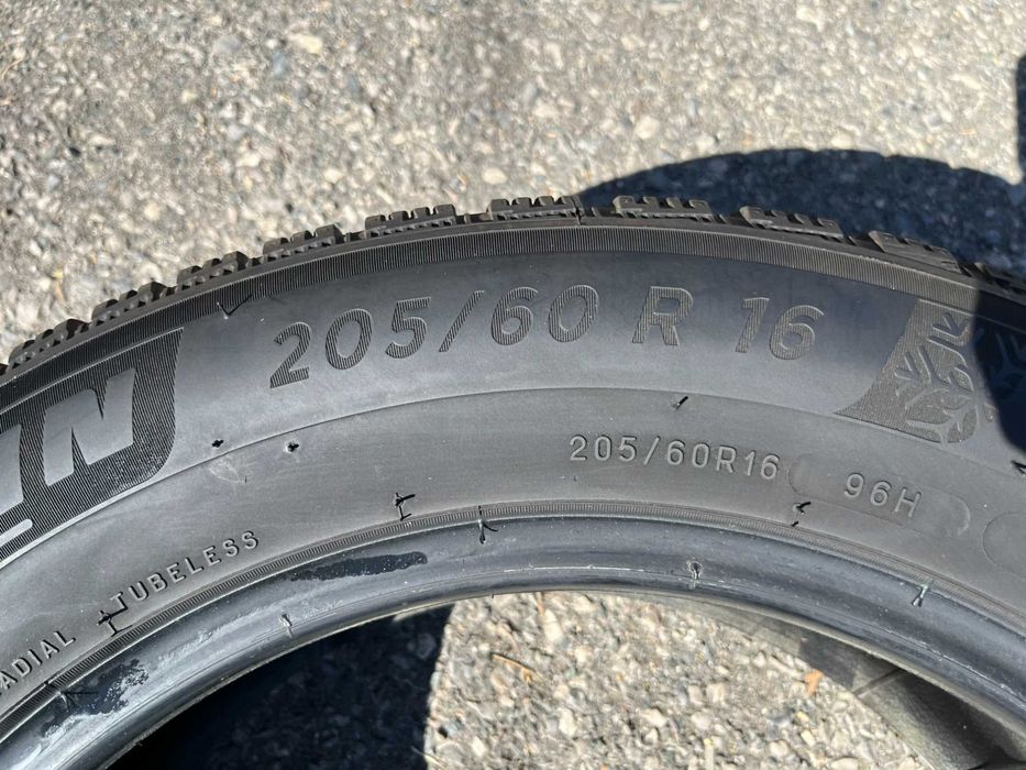 зимни Гуми Michelin 205/60/16 с ДОТ 30/2019г.