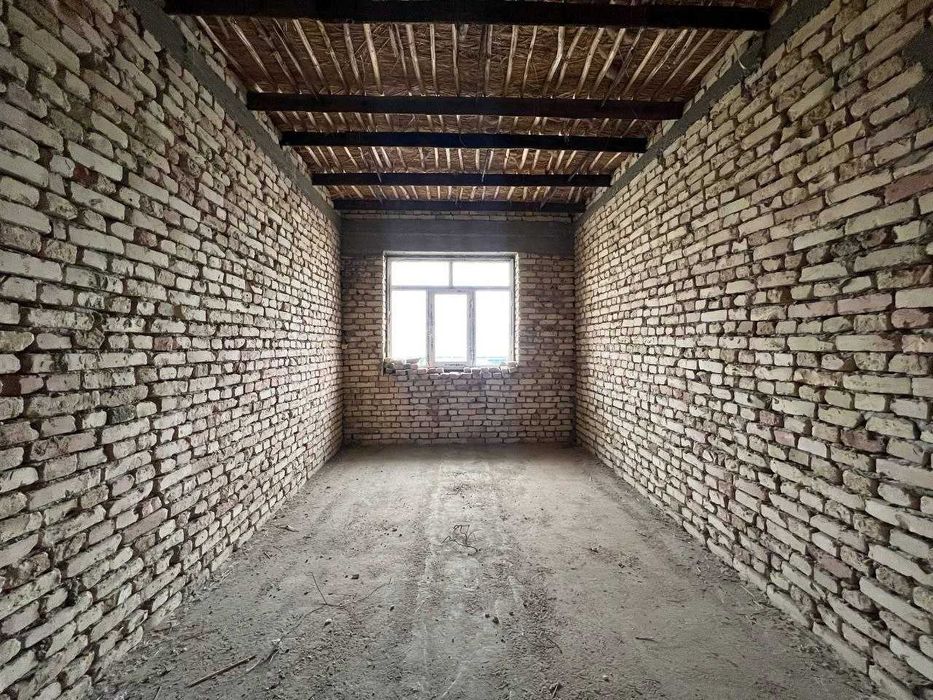 4 sotoxli hovli, magazini bilan birga sotiladi.