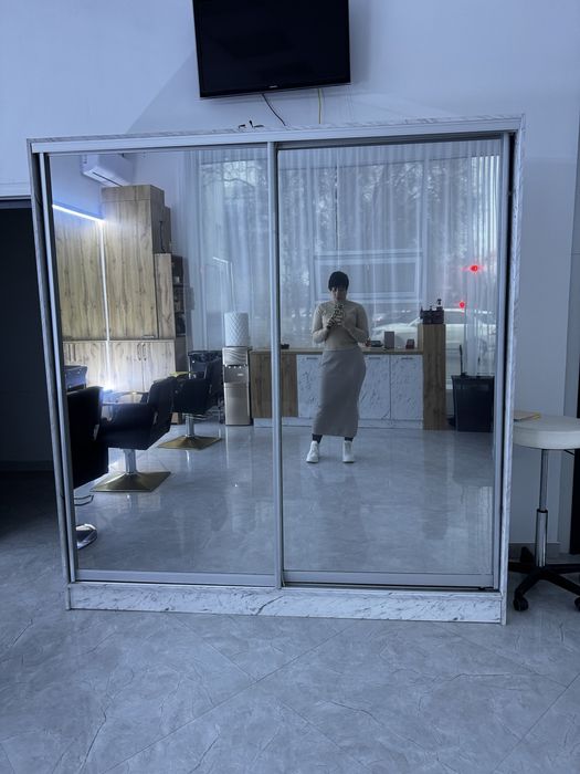 Шкаф купе и шкаф открытый с зеркалами с 2 сторон