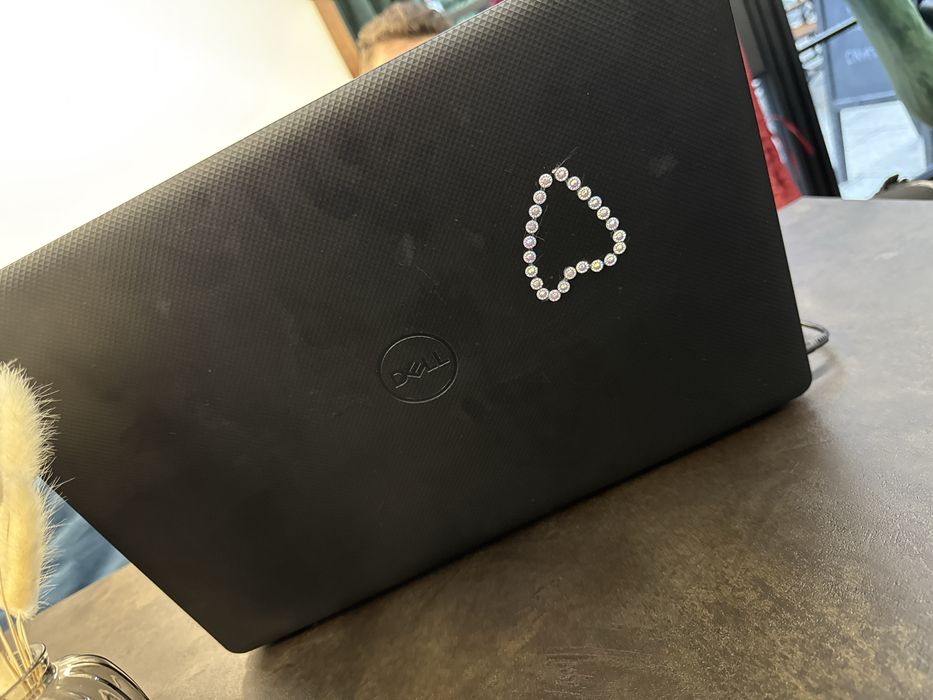 Лаптоп Дел запазен без забележки