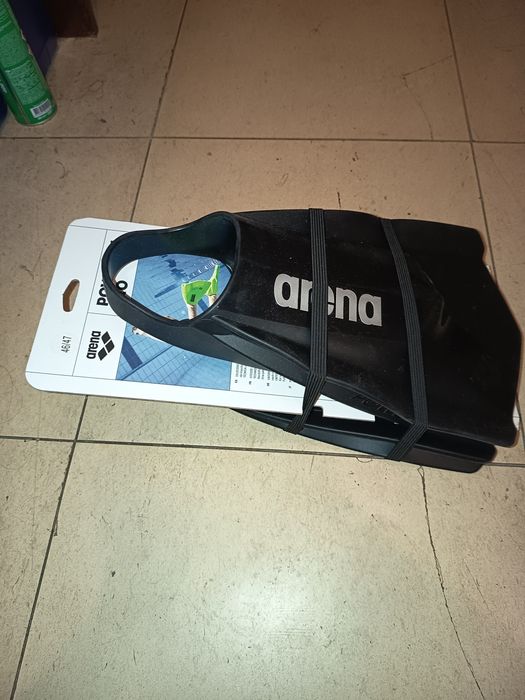 Продавам състезателни плавници Arena Powerfin Pro - чисто нови