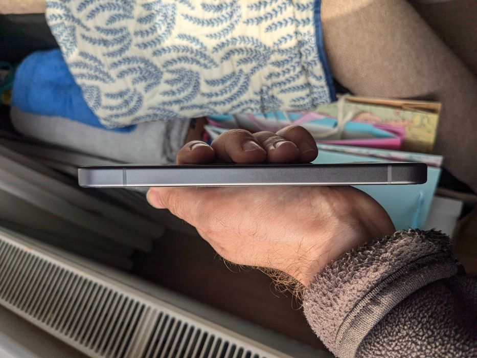 Pixel 9a Obsidian 128Gb 8Gb RAM cu 5 cicluri de incarcare