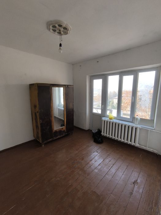 Продается квартира в центре города Янгиюля (Персидский).