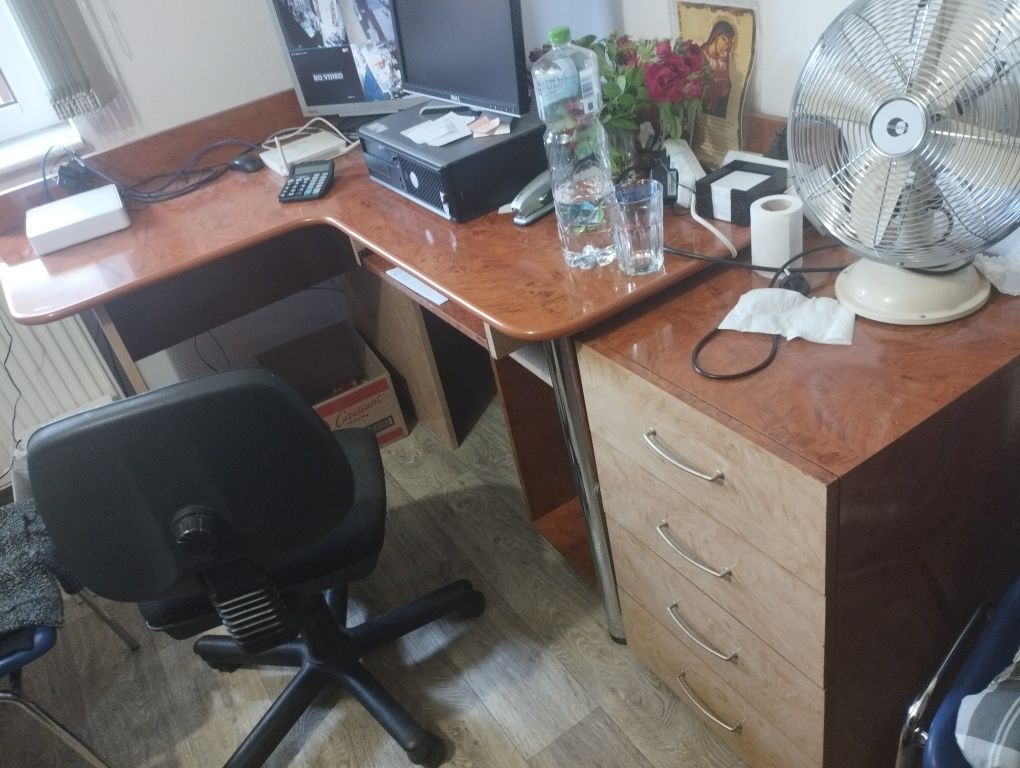 Vând mobilier pt birou cu dulapuri duble pt acte