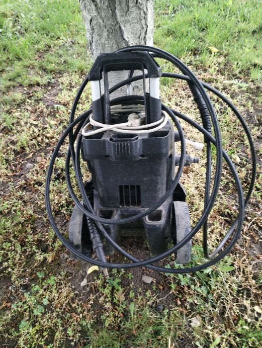 Karcher   k4silent , k5 , cu jet apa sub presiune .