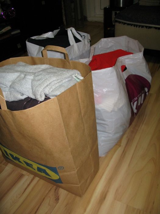 Отдам несколько пакетов одежды( и обуви на мальчика 6-8лет)
