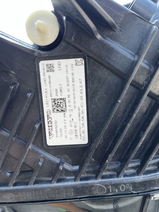 Десен фар VOLVO XC60 2023