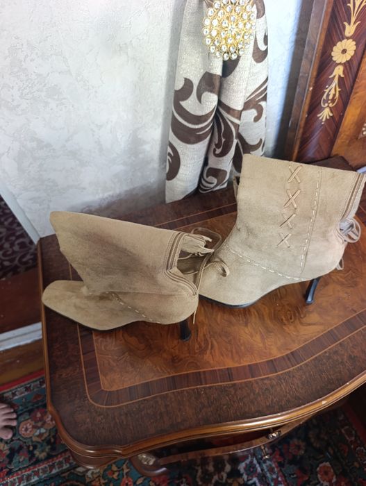 Oyoq kiyim etik zo'r etik shevetsiydan kelgan yengi