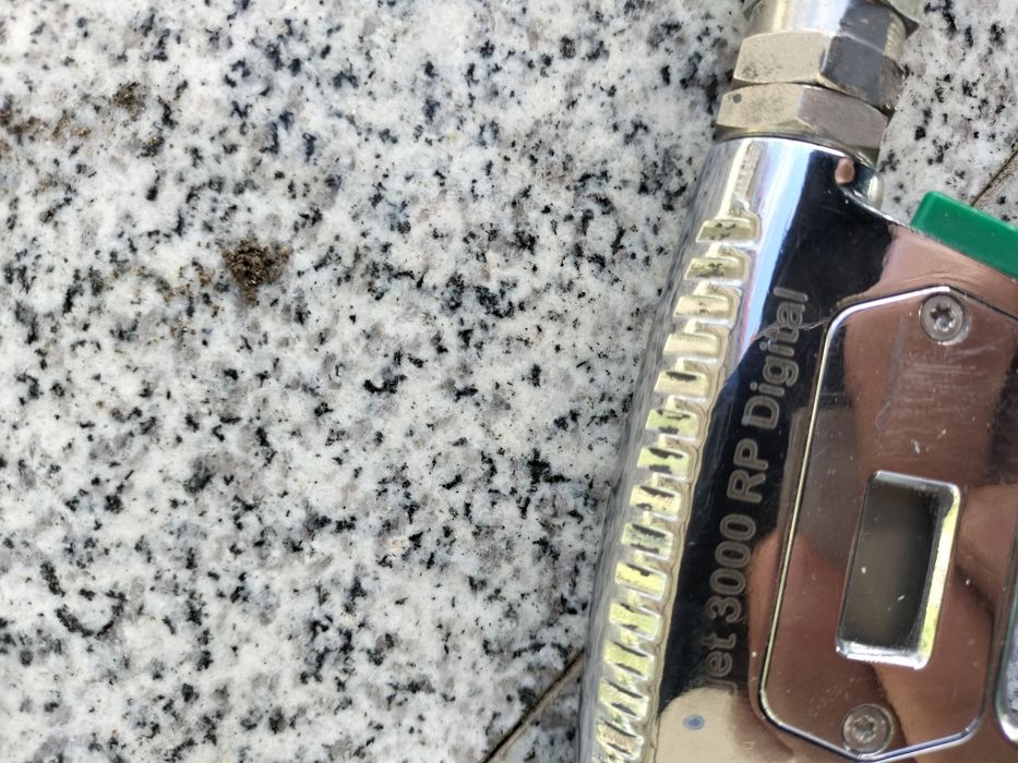 Vind 2 pistoale de vopsit pe aer comprimat, preț negociabil