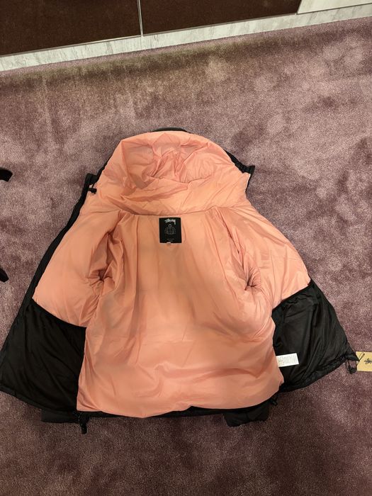 vand geaca stussy noua