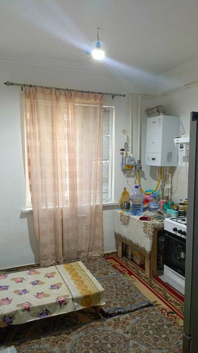 Sputnik 16a da 3 xonali uy sotiladi 1 etaj nejiloy qilsa ham boladi