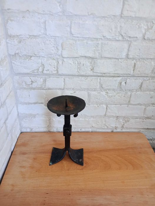 Стар свещник от ковано желязо