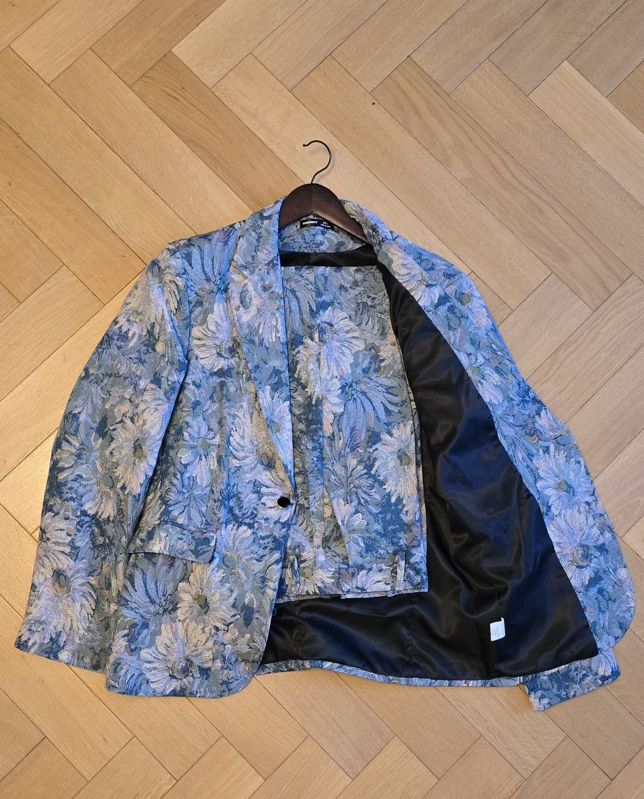 Costum floral pentru bărbați