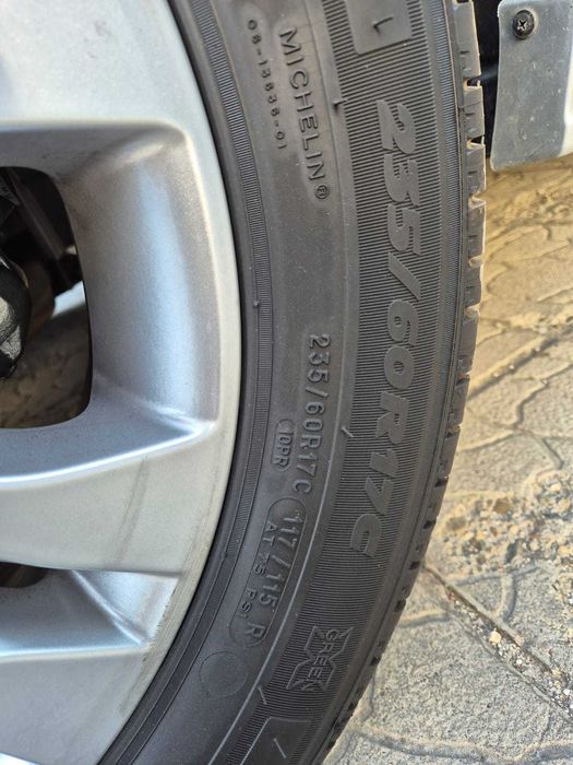Джанти с гуми за Mercedes Sprinter 
като нови MICHELIN 235/60/17C
