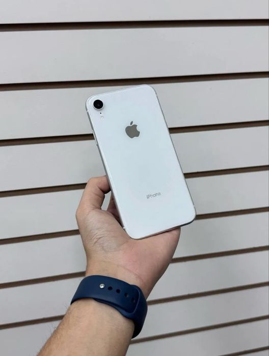 Iphone xr rangi oq 64gb yomkist74% narxi 200$ kelishiladigan joyi bor