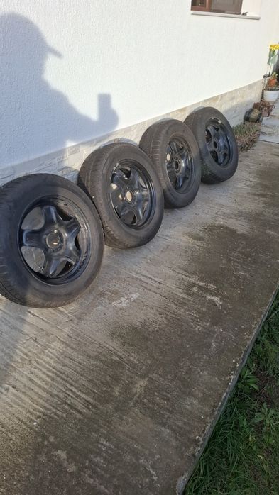 Vând roti de iarna pentru Sandero Stepway 215/60/16